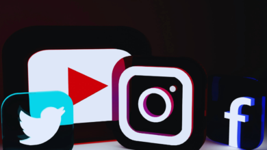 advantage and disadvantage of social media essay